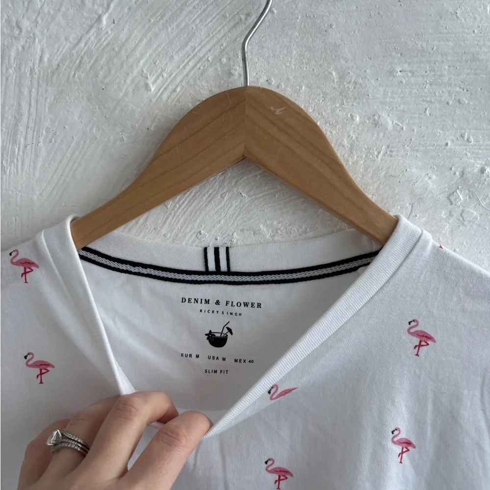 Men’s denim & flower flamingo tee